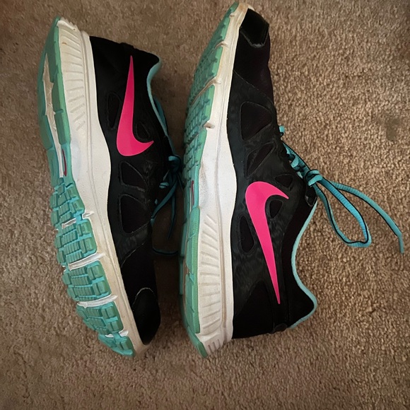 Nikes - Picture 2 of 3